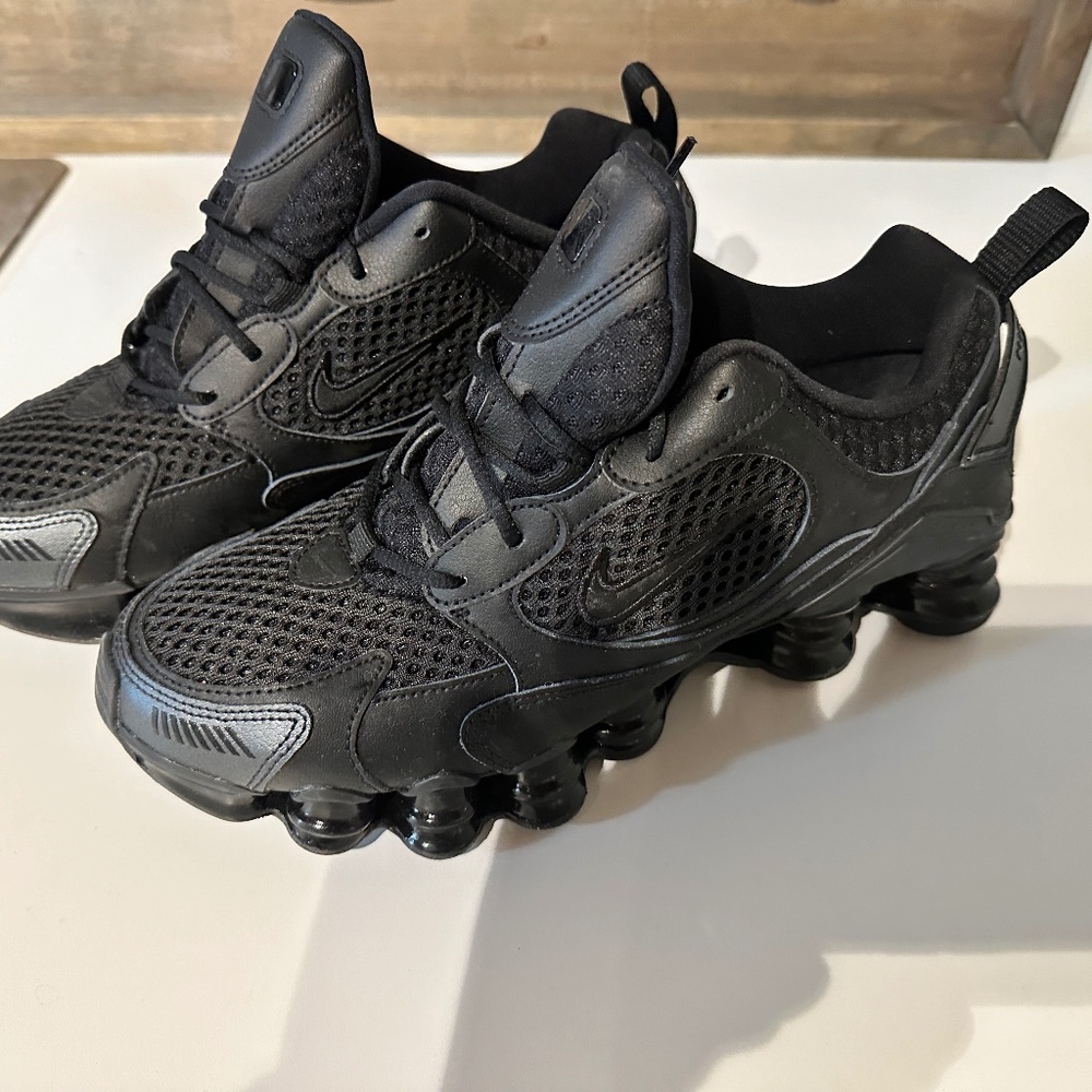 Excellent condition Nike 9.5 sneakers